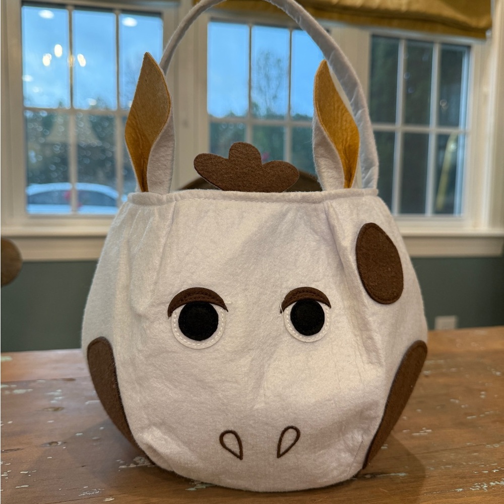 Pottery Barn Kids White and Brown Horse Halloween costume treat bucket EUC